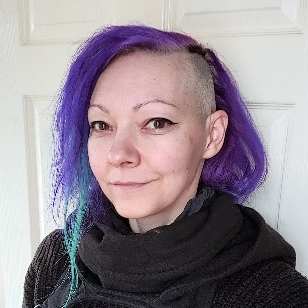 Portrait of Janina with purple hair and black clothes